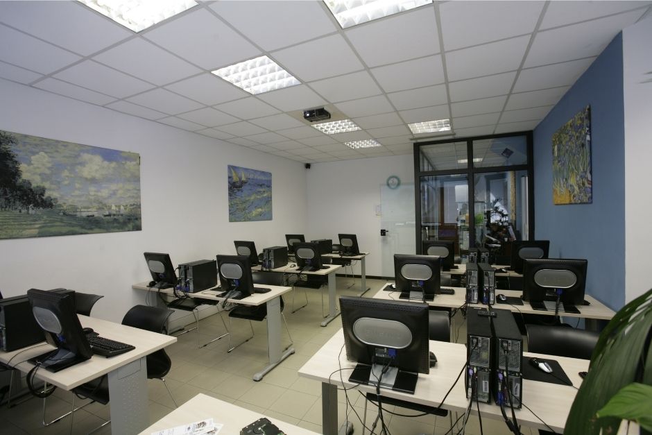 Noleggio aula 16 postazioni computer per corsi e seminari aziendali